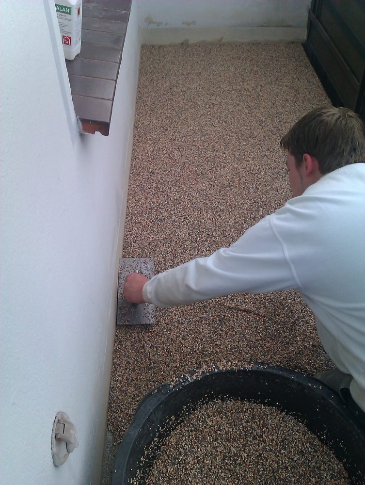 Natursteinbeschichtung-Rot-Braun